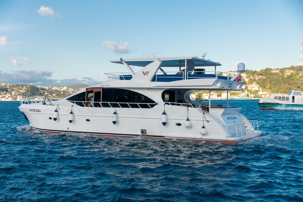 VIP Package Luxury Yacht 1